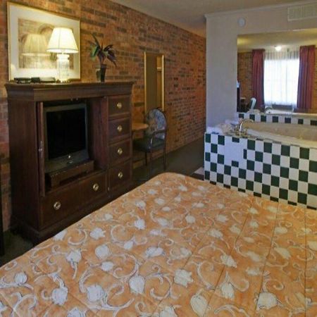 Americas Best Value Inn And Suites North ファーマーズ・ブランチ エクステリア 写真