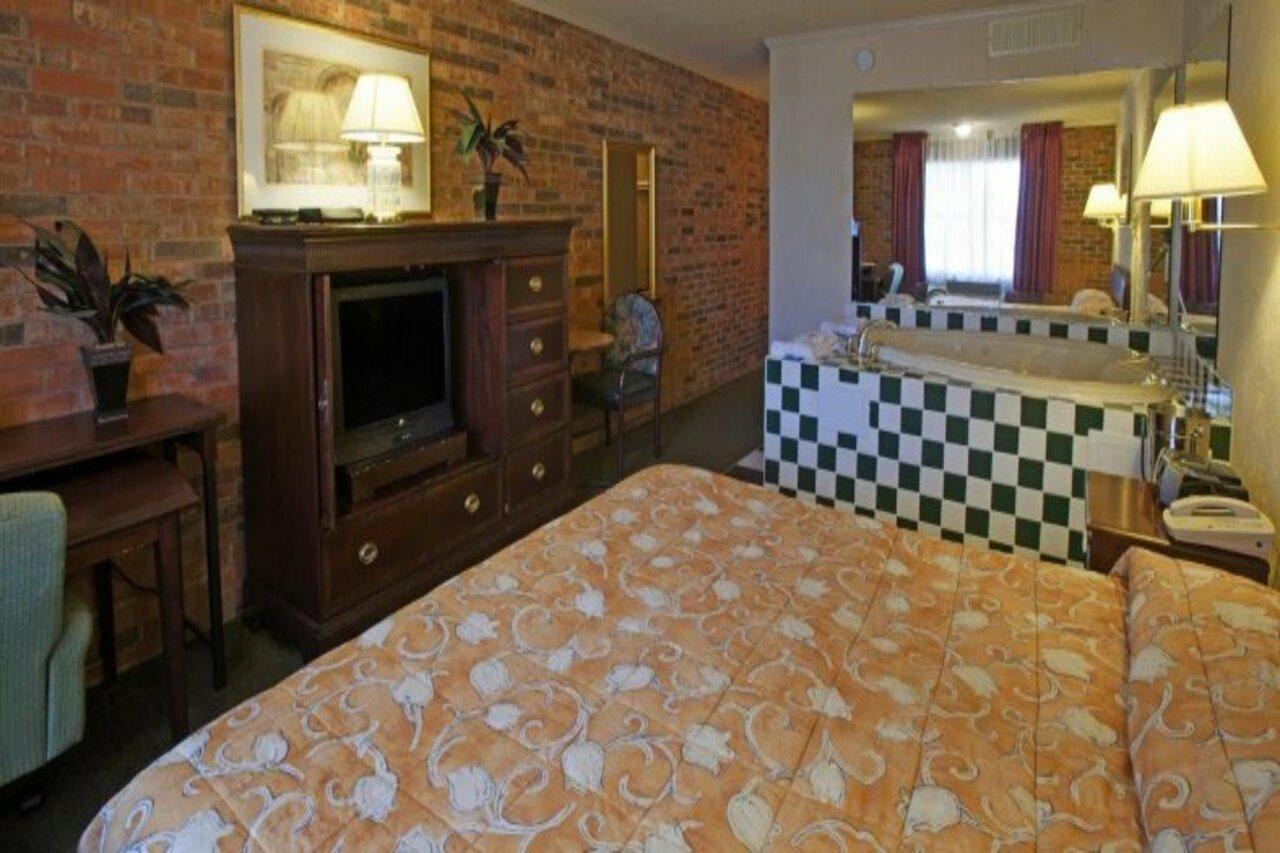 Americas Best Value Inn And Suites North ファーマーズ・ブランチ エクステリア 写真